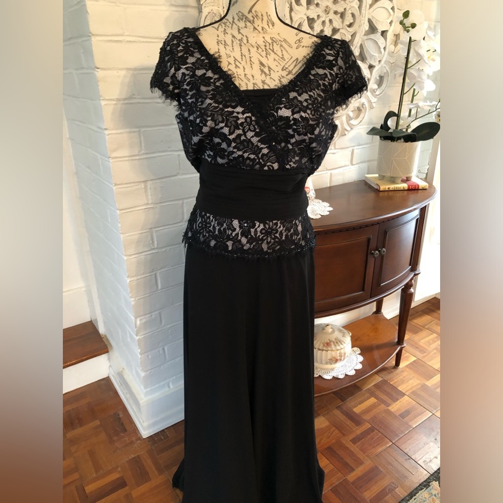 KAREN MILLER NEW YORK FULL LENGTH ELEGANT GOWN